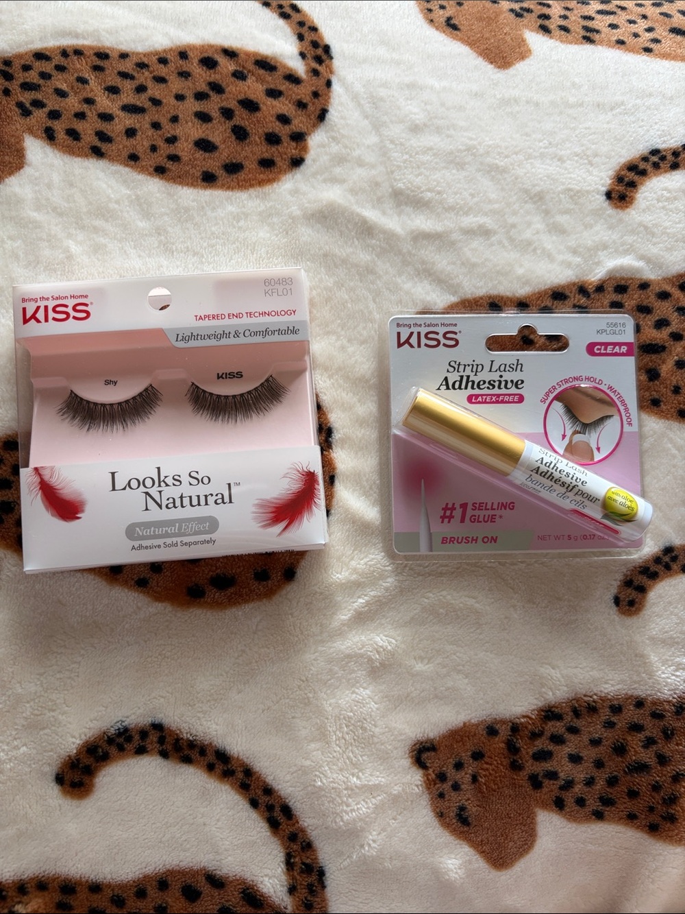 KISS "Looks So Natural" False Lashes with Strip Lash Adhesive - Clear